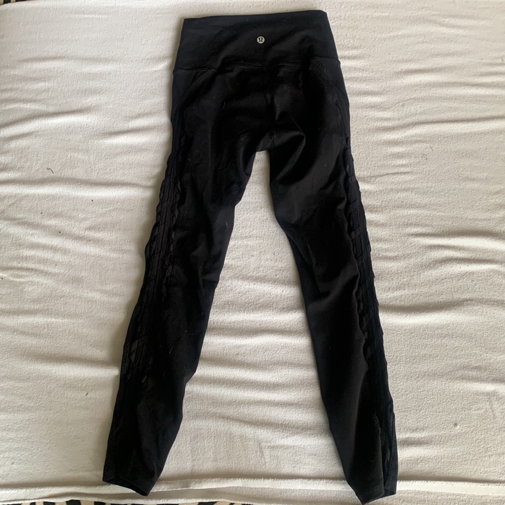 Lululemon Black Rhythm High Times Mesh side leggings. - Picture 4 of 5